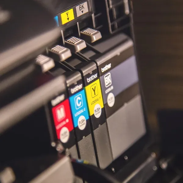 VISTA<BR><HR>TONER<BR><HR>EARTH & WATER<BR><HR>